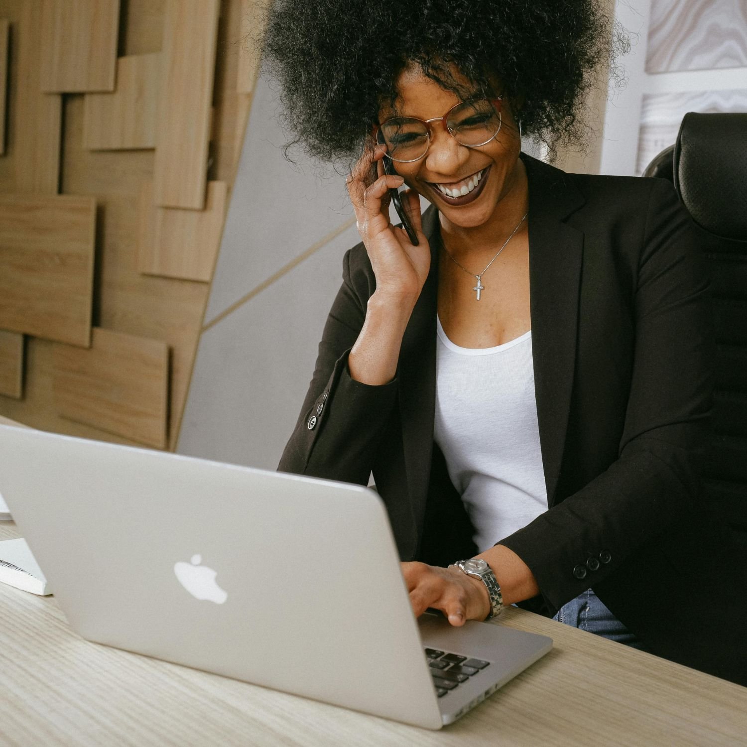 Cliente feliz com suas vendas de marketing gestão de tráfego pago